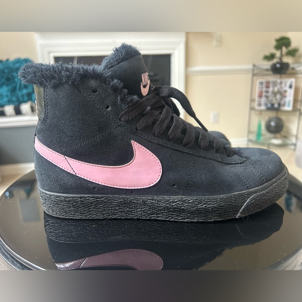 NIKE Pink & Black Fur Lined Mid Blazers - Picture 11 of 14